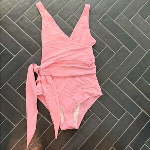 Lisa Marie Fernandez pink swimsuit